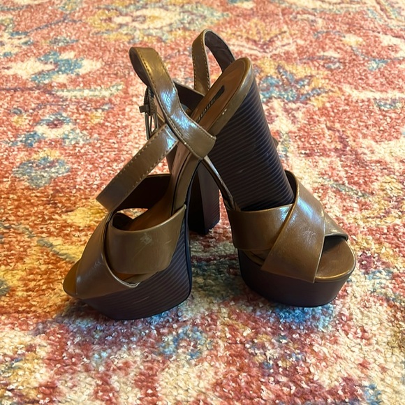 Forever 21 Brown Strappy High Platform Sandals size 7.5 - Picture 1 of 13